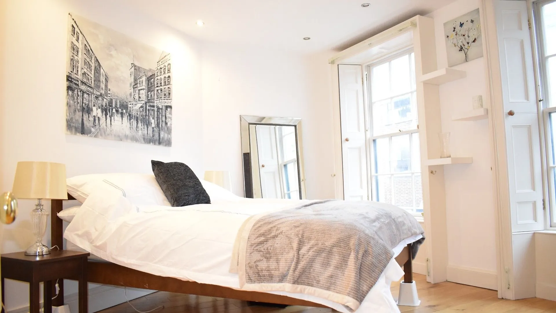 Central Dublin 2 Bedroom Apartment contacts