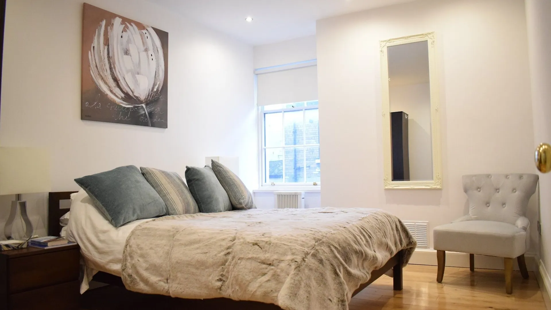Central Dublin 2 Bedroom Apartment Ireland