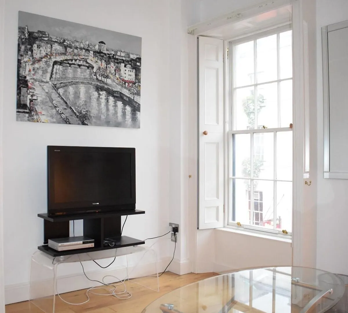 Central Dublin 2 Bedroom Apartment